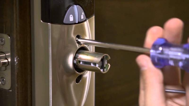 locksmiths-nottingham-high-tech-lock-installation.jpg [800x450px]
